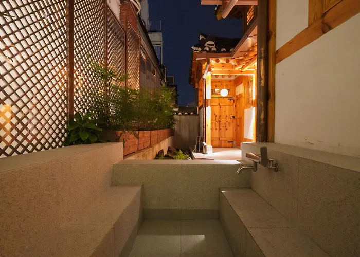 Awik Hanok *