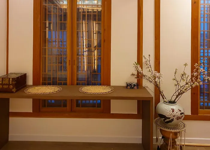 Awik Hanok *