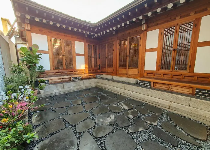 Awik Hanok *